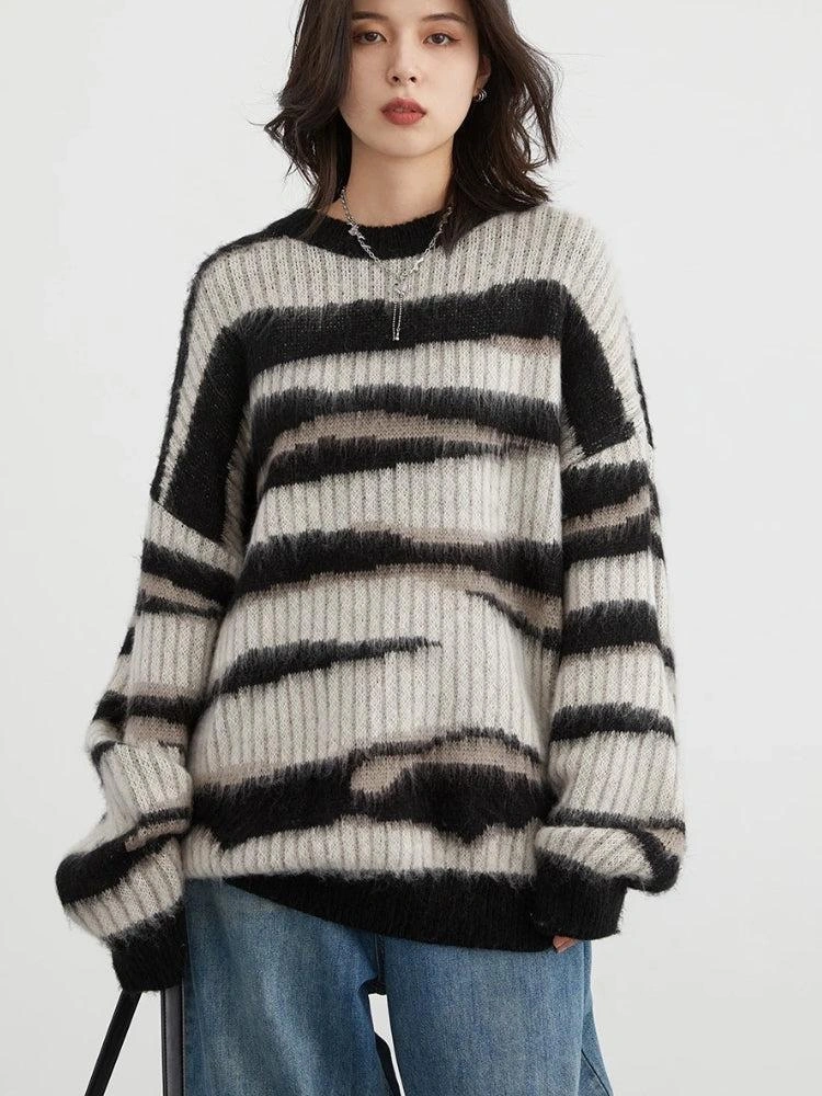 Zebra-strik: Varm og stilfuld sweater til eventyrlystne sjæle, perfekt til enhver lejlighed.